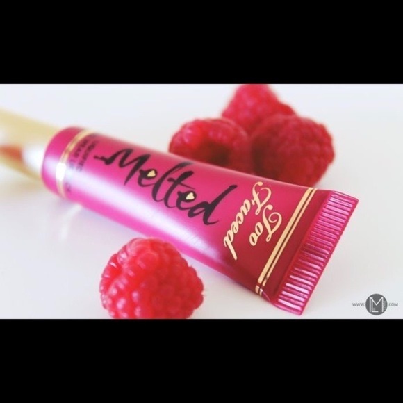 Too Faced "Melted Berry" liquid lipstick - Picture 4 of 10